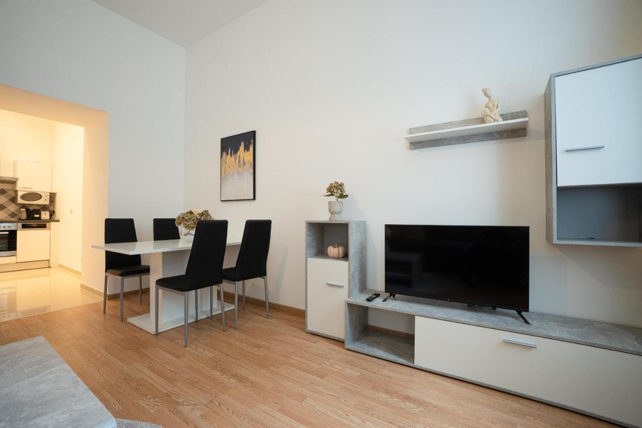 Apartment In The Central Area. 5 Minute'S Walk To The Danube. เวียนนา ภายนอก รูปภาพ